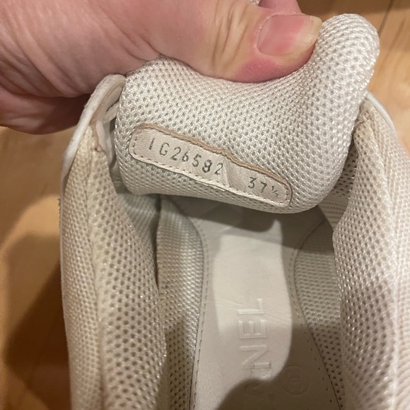 Authentic Chanel sneaker size 37.5 - Picture 7 of 7